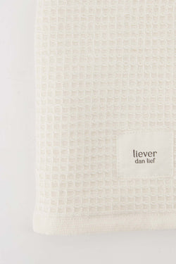 Gastendoekje liever dan lief off white