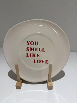You Smell Like Love” – Ceramic Quote Plate (Ø 20 cm)