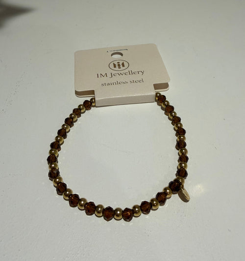 Goudkleurige Armband met Bruine Facetkralen & Bedel